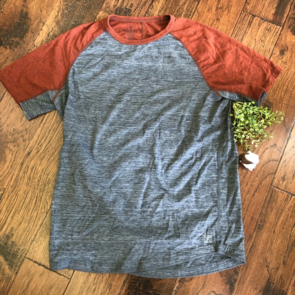 American Eagle Active Flex T-Shirt (Size Medium)